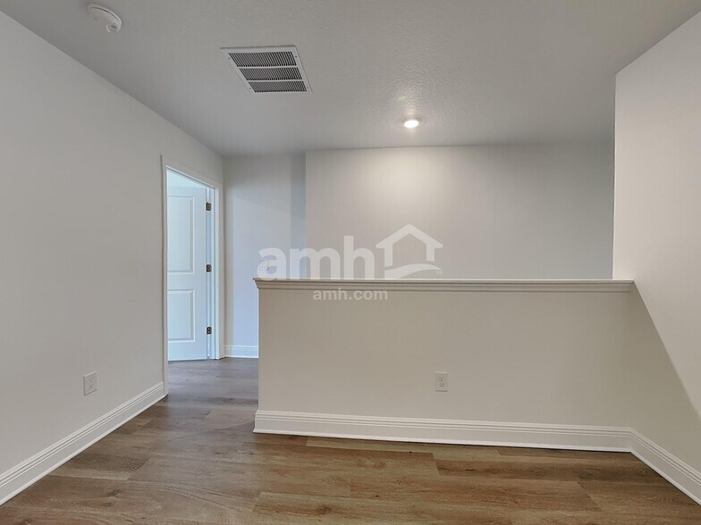 Building Photo - 1549 Blue Nile Pt