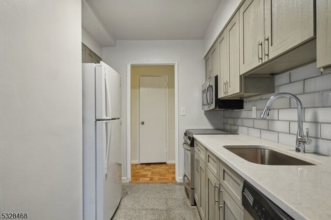 Building Photo - 377 S Harrison St