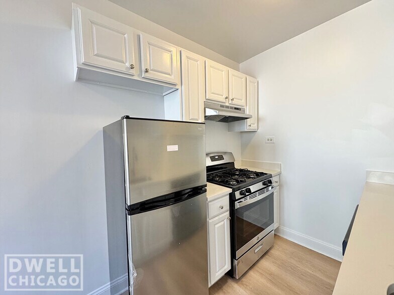 Building Photo - 2606 N Kimball Ave