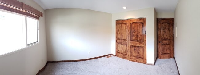Building Photo - Incredible 2 bedroom Condominium with Rive...