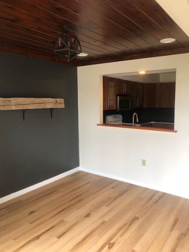 Building Photo - Perkasie 3 Bd / 2 Bath Twin