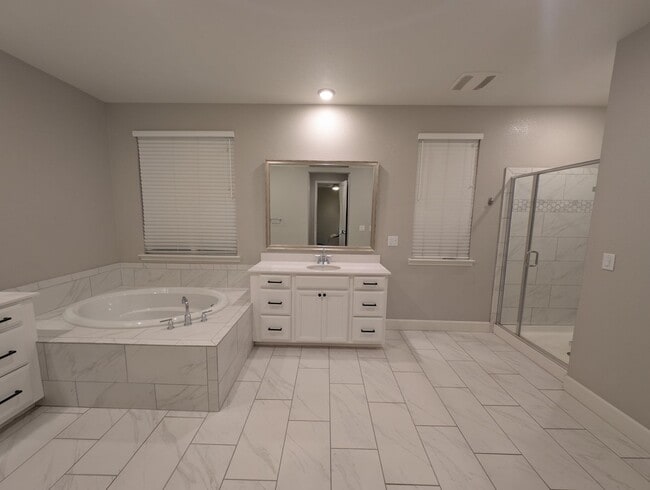 Building Photo - Pleasanton 4 Bed / 3 Bath, Top Rated Schools, Solar