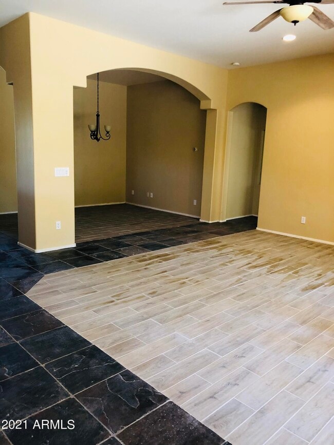 Building Photo - 10453 E Pine Valley Dr