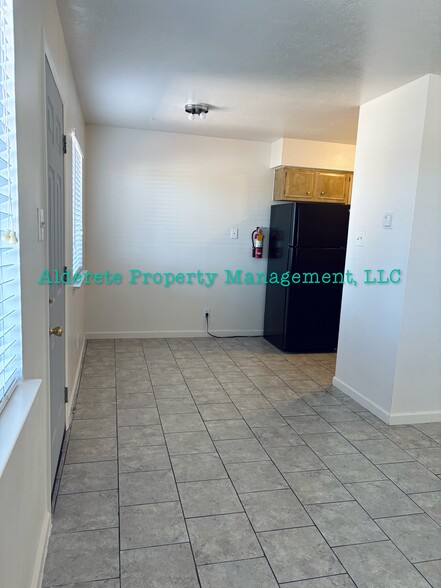 Building Photo - 3312 Wellesley Ct NE