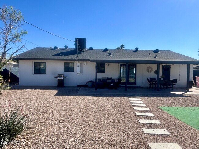 Building Photo - 8328 E Palm Ln