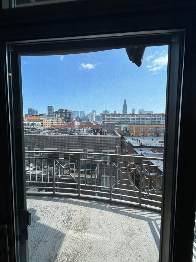 Building Photo - 15 S Throop St