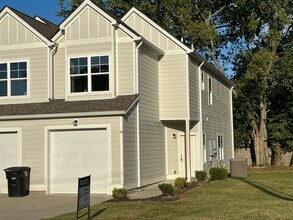 Building Photo - Modern 3 Bedroom, 2.5 Bath Townhouse in Columbia! Apply-your application fee will be credited to ...