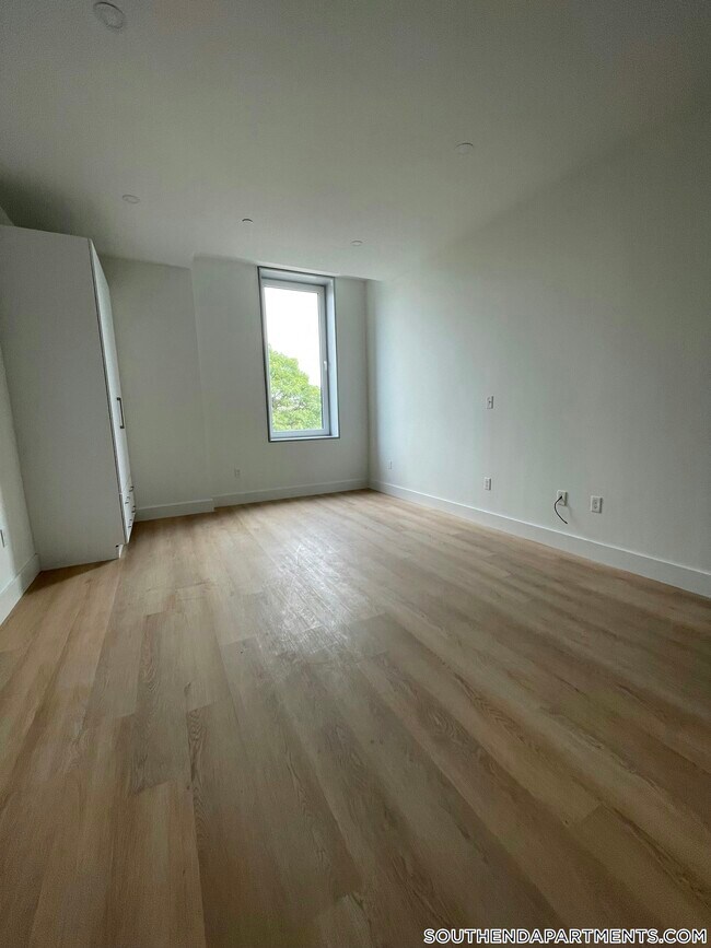 Building Photo - 1127 Harrison Ave