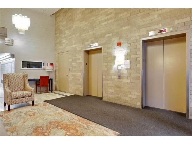 Building Photo - 66 9th St E