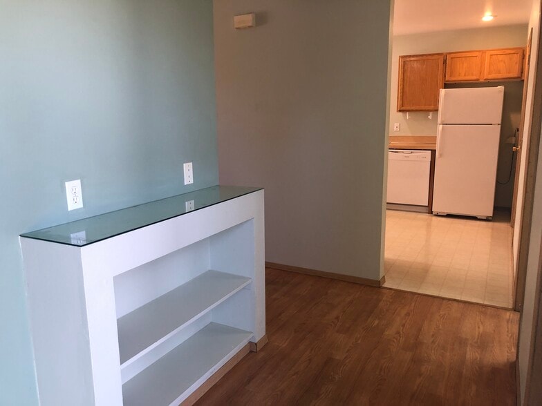 Building Photo - 247 NW Clay Ct