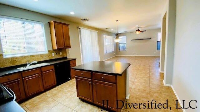 Building Photo - 4081 E Torrey Pines Ln