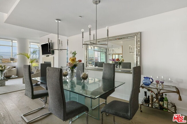 Building Photo - 13650 Marina Pointe Dr