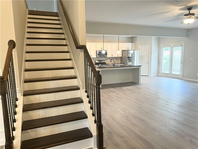 Building Photo - 2887 Regal Park Ct