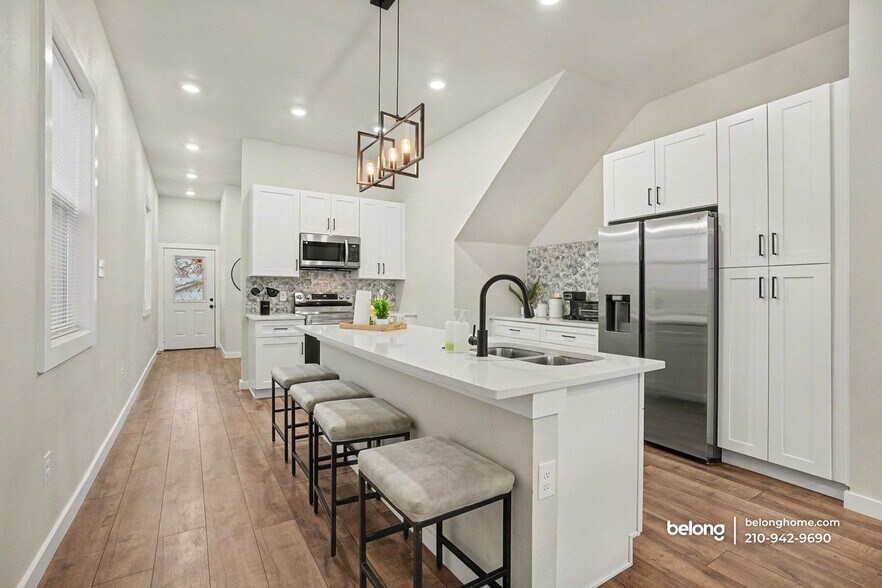 Building Photo - 1725 E Crockett St