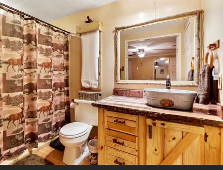 Building Photo - 290 S Port Bass Dr