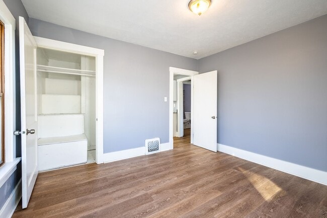 Building Photo - Updated 2 Bed/1 Bath Home with Spacious Detached Garage.