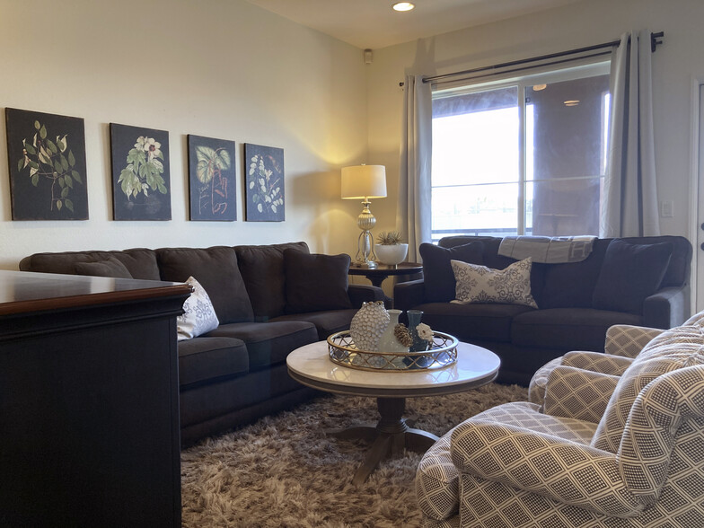 Living Room - 6020 Seabluff Dr
