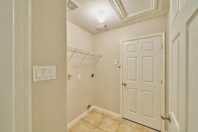 Building Photo - 3733 Breckenridge Dr