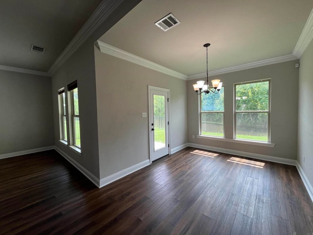 Building Photo - 1303 Hickory Creek Dr