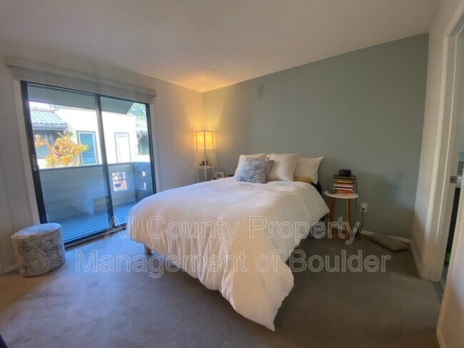 Building Photo - 2982 Shady Hollow W