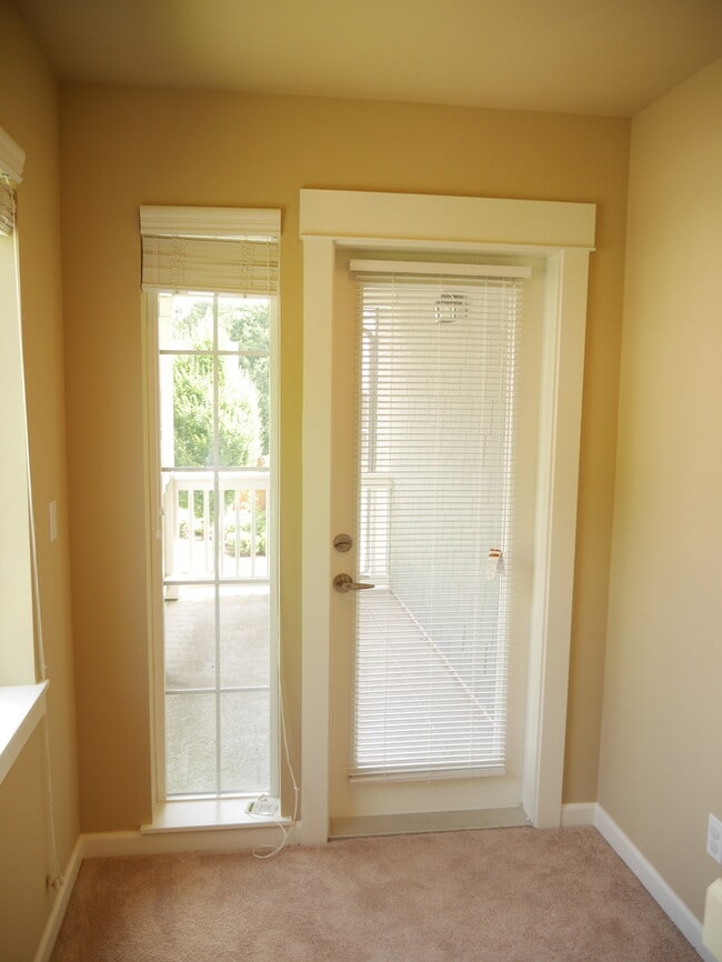 Building Photo - 5 Bedroom 2.5 Bath Home Near Downtown Redmond