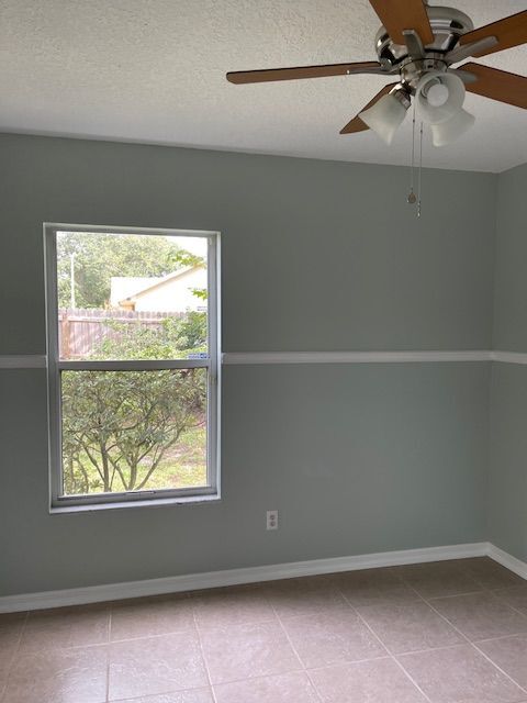 Building Photo - 874 Brookview Ln