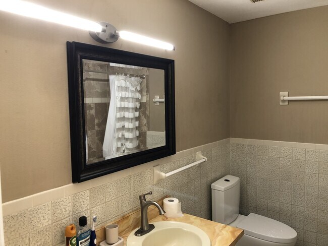 Building Photo - 201 Desoto St