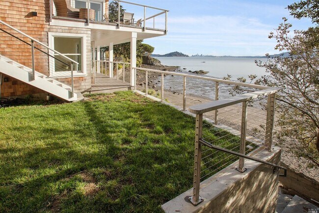 Building Photo - 386 Greenwood Beach Rd