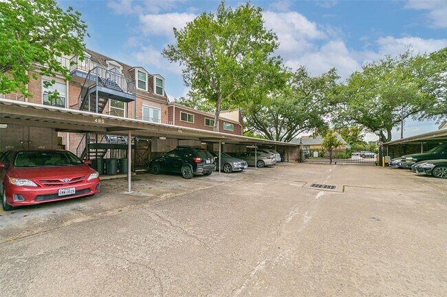 Building Photo - 496 N Post Oak Ln
