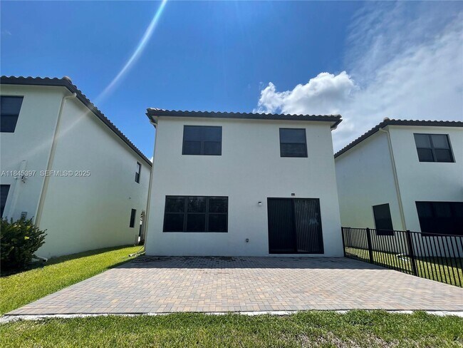 Building Photo - 8951 Madrid Cir