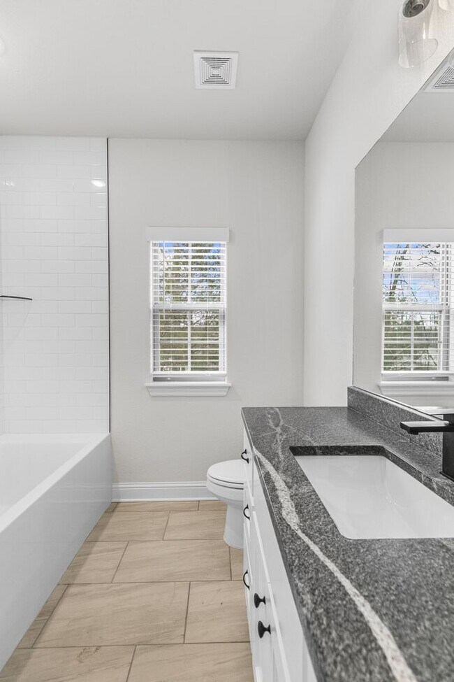 Building Photo - 30 Penzance Dr