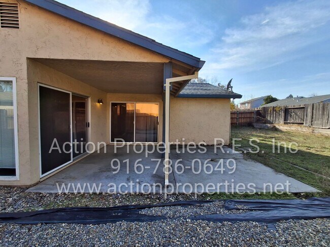 Building Photo - Antelope R.V. Parking, Single Story: Large Yard: RV Parking: 3 Bed, 2 Bath - Foothill Farms/Antelope