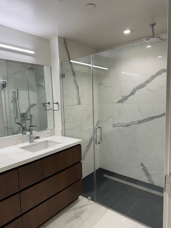 Building Photo - Savina By Bosa, 9th Floor Unit Available March 7th!