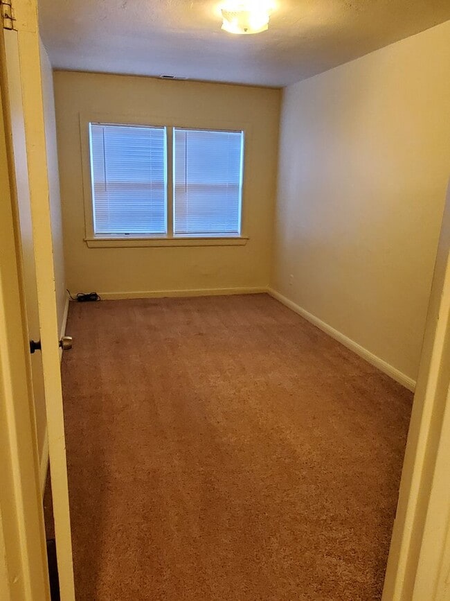 Building Photo - Elizabeth Park