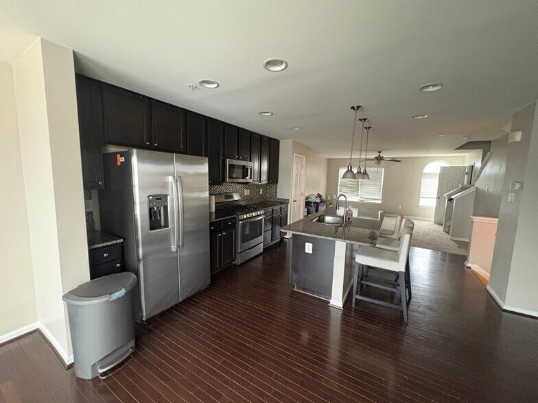 Building Photo - 8507 Stansbury Lake Dr
