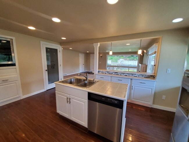 Building Photo - 2717 S Fruitland