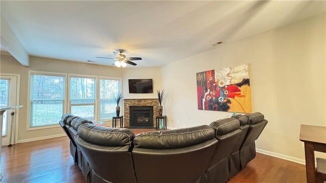 Building Photo - 2160 Greencrest Cir