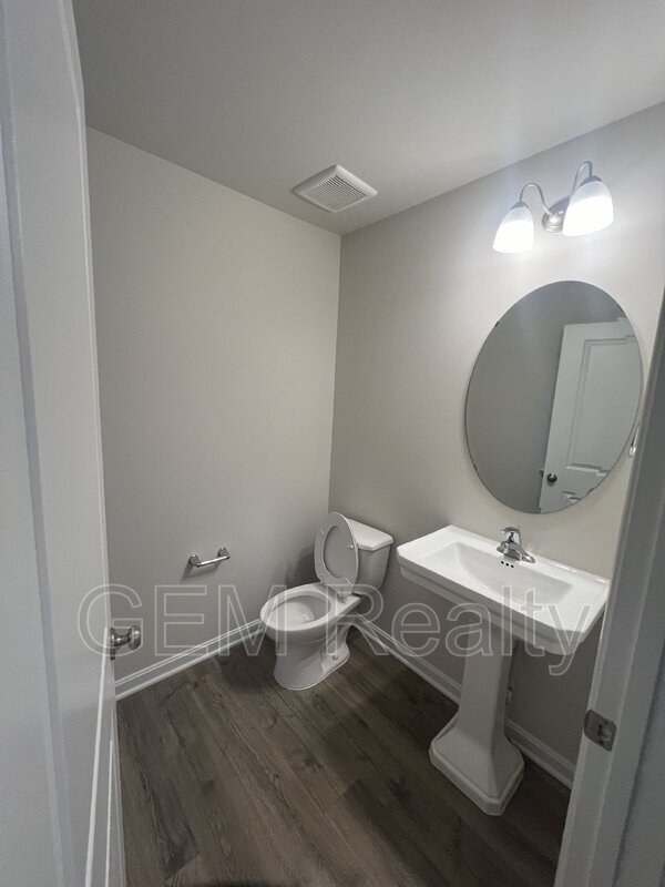 Building Photo - 3275 White Tail Drive
