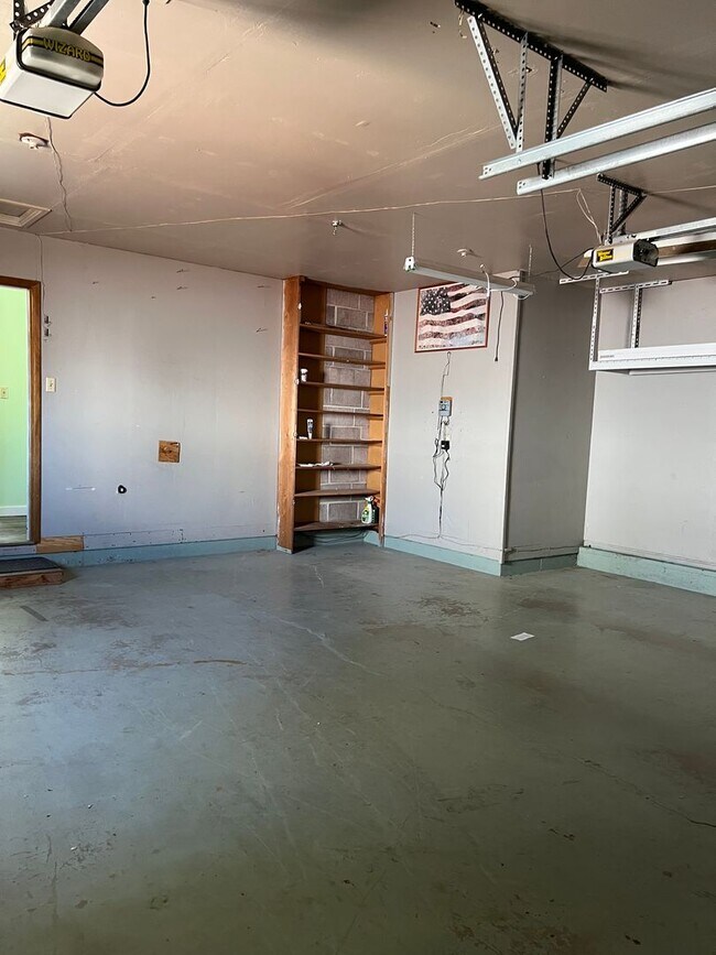 Building Photo - 770 W Highland Ave