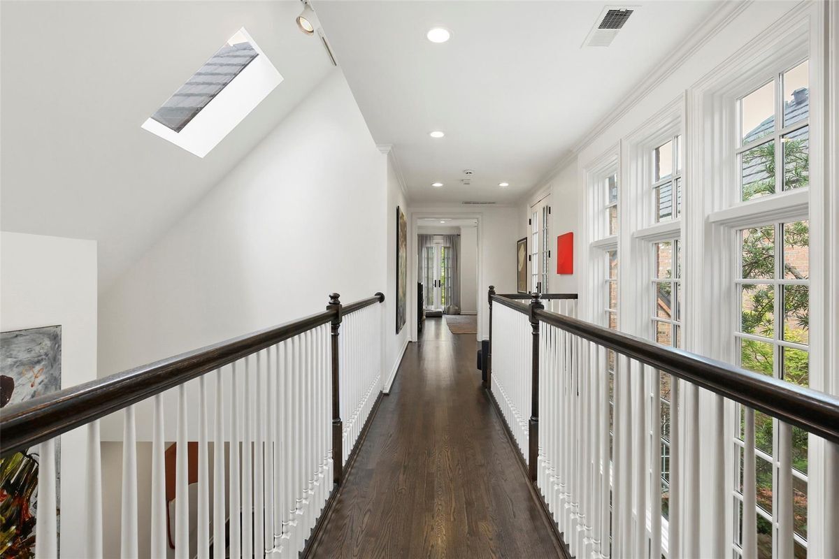 Building Photo - 3514 N Fitzhugh Ave