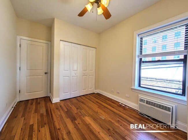 Building Photo - 1 bedroom in CHICAGO IL 60613