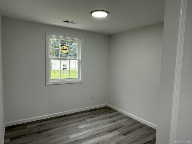 Building Photo - 495 Hawkins Rd