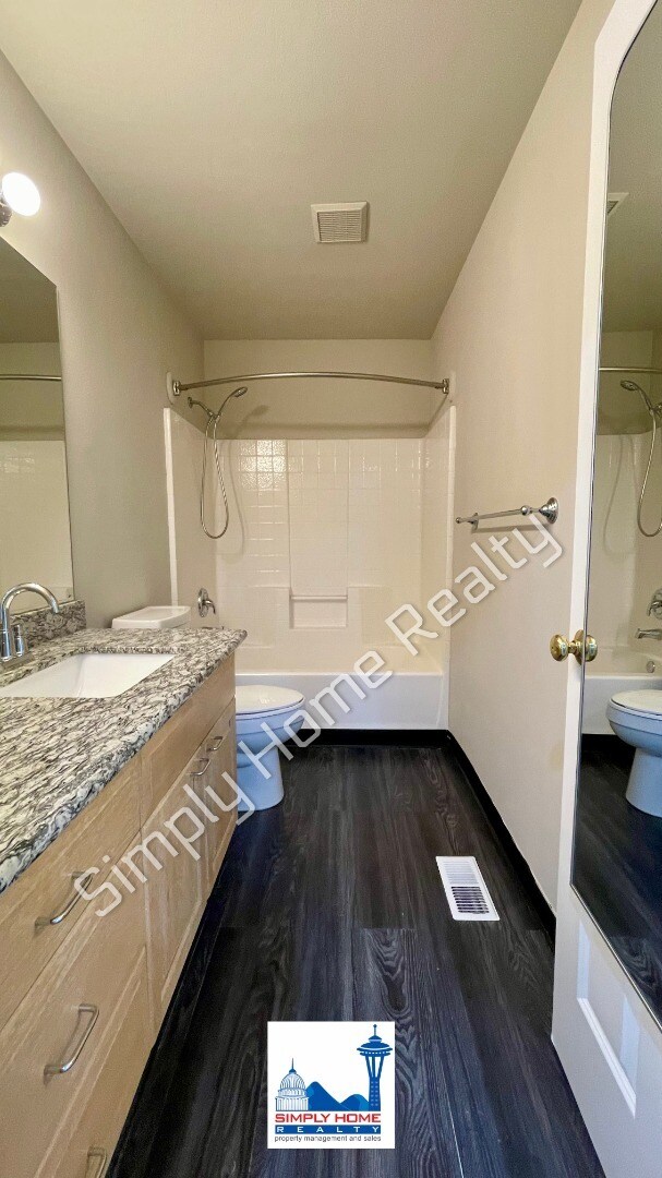 Building Photo - Step Inside this beautiful Home in Tacoma!