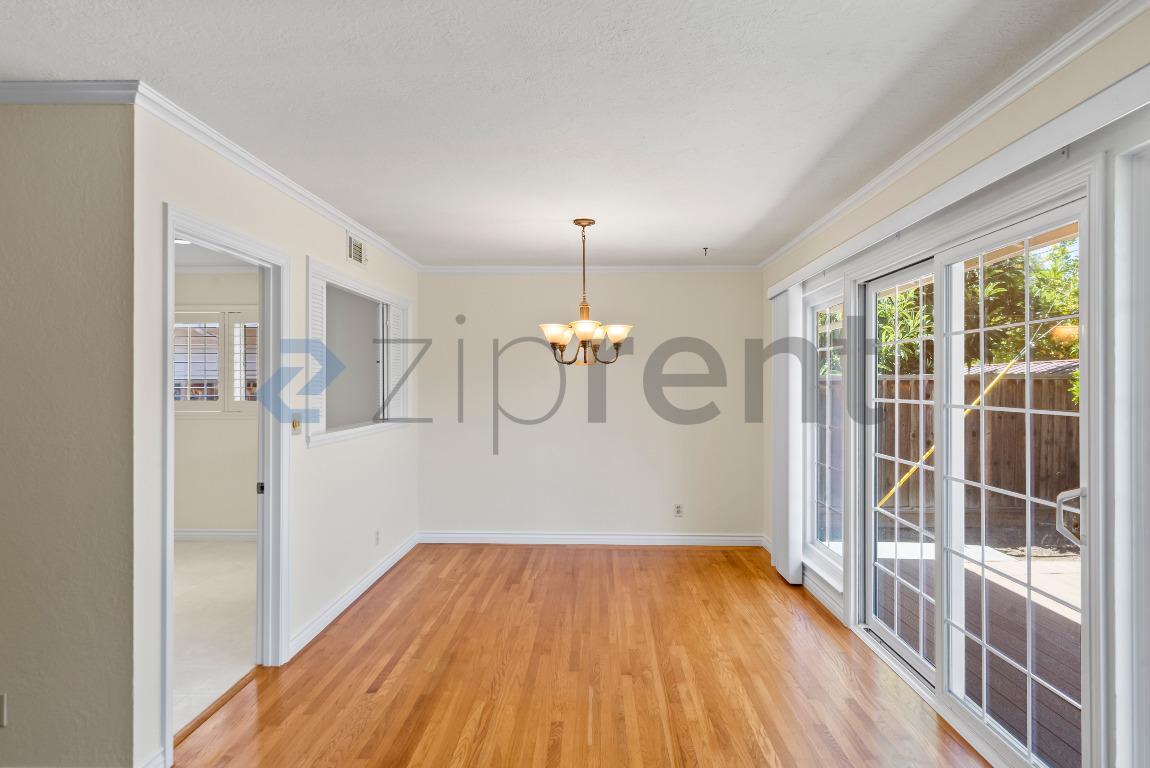 Building Photo - Unit n/a