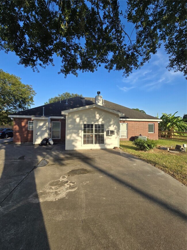 Building Photo - 11207 Iberia Dr
