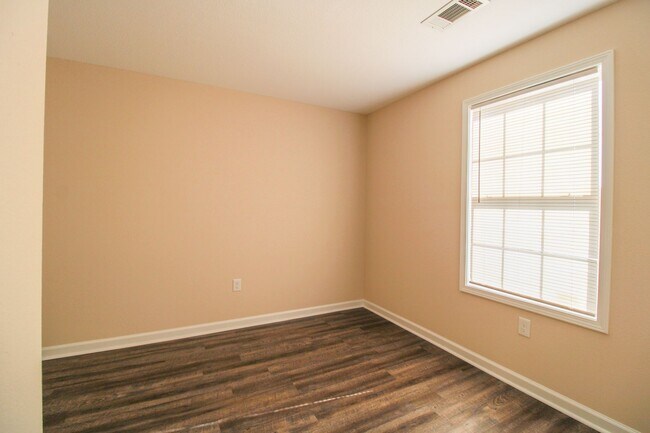 Building Photo - Great Location! 4 Bedroom Home Close to Downtown Pulaski