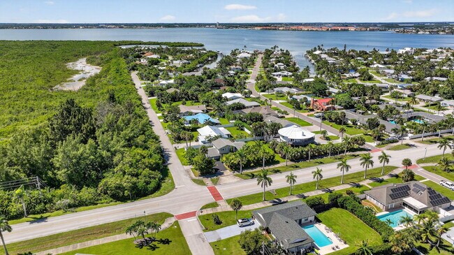 Building Photo - 2025 Jimmy Buffett Mem Hwy