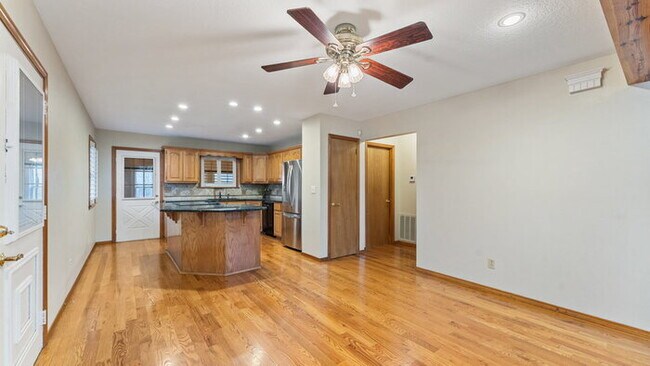 Building Photo - "Charming 2-Bed Home with Scenic Views and...