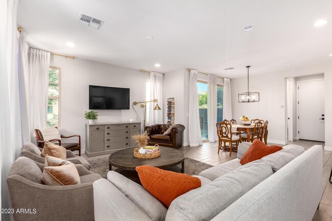 Building Photo - 2029 W Kinfield Trail