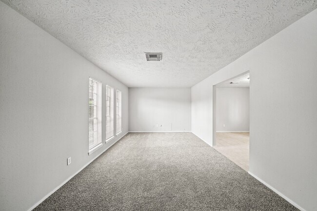 Building Photo - 303 Hearthside Cir